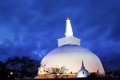 Ruwanweliseya Stupa